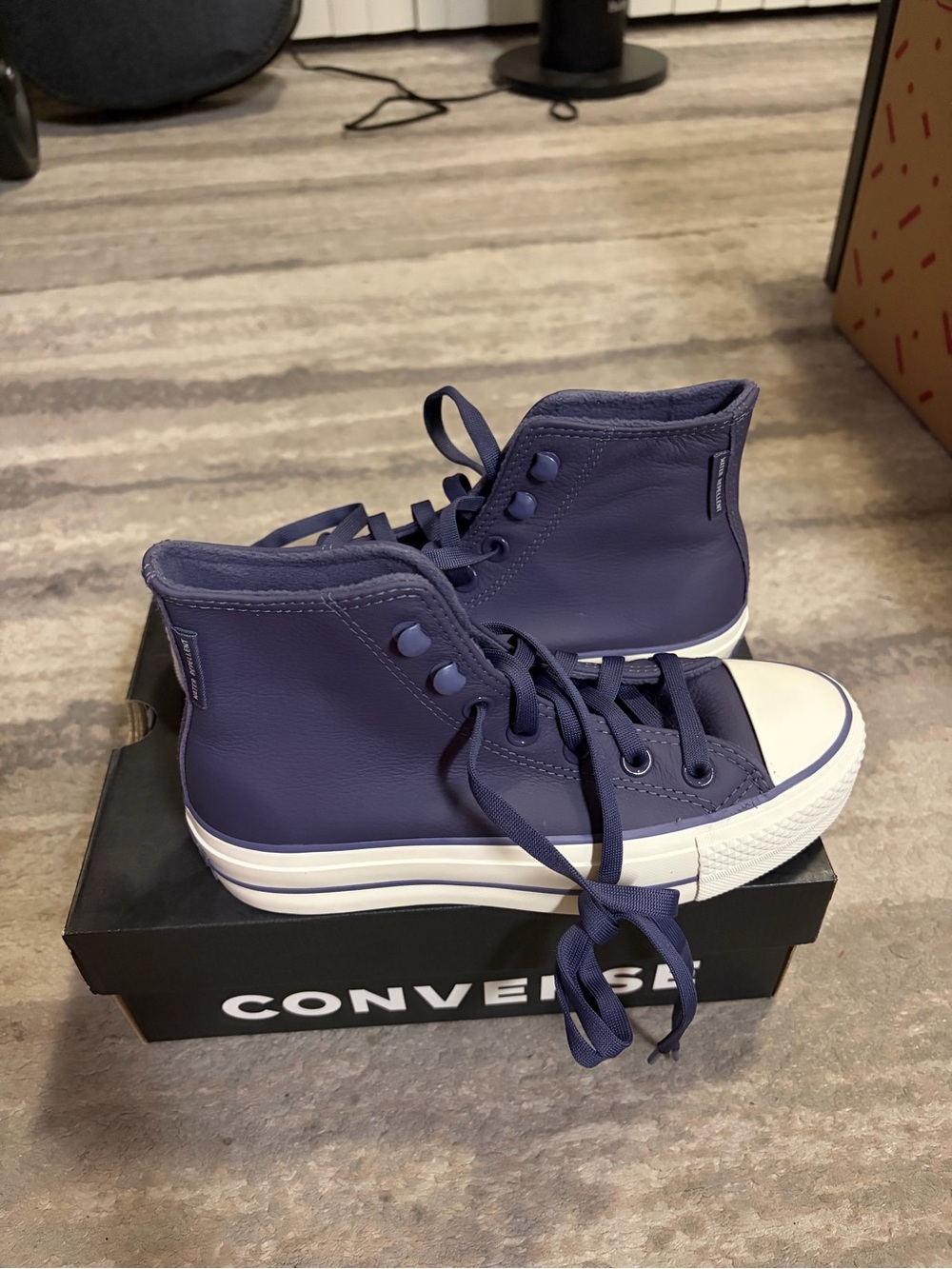 Converse chuck taylor all star lift platform weatherlized leathet women’s 5.5